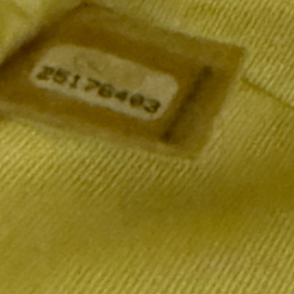 Chanel Cream Quilted Crossbody Bag with Gold Hardware - Picture 4 of 4